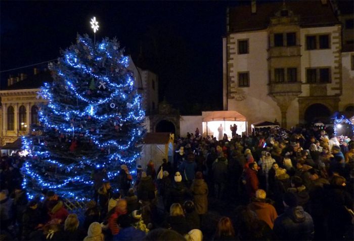29.11.2019 - Rozsvícení vánočního stromu - Benešov nad Ploučnicí