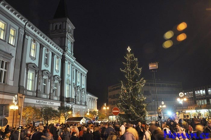 27.11.2015 - Vánoční trhy a rozsvícení vánočního stromu - Železný Brod 