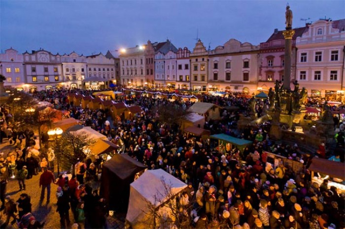 28.11.2015 - Mikulášské adventní trhy + Rozsvícení vánočního stromu / Pardubice